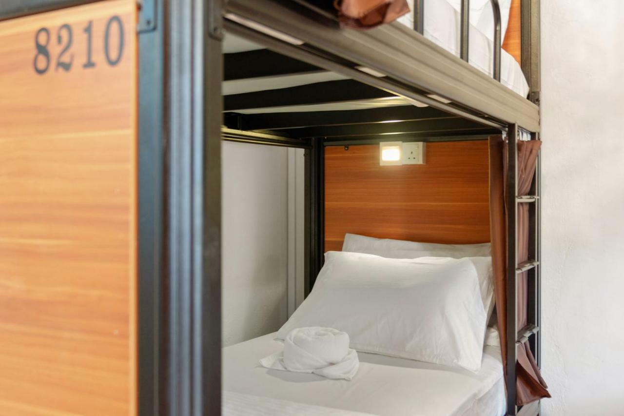 7 Wonders Hostel at Upper Dickson Singapore Exteriör bild